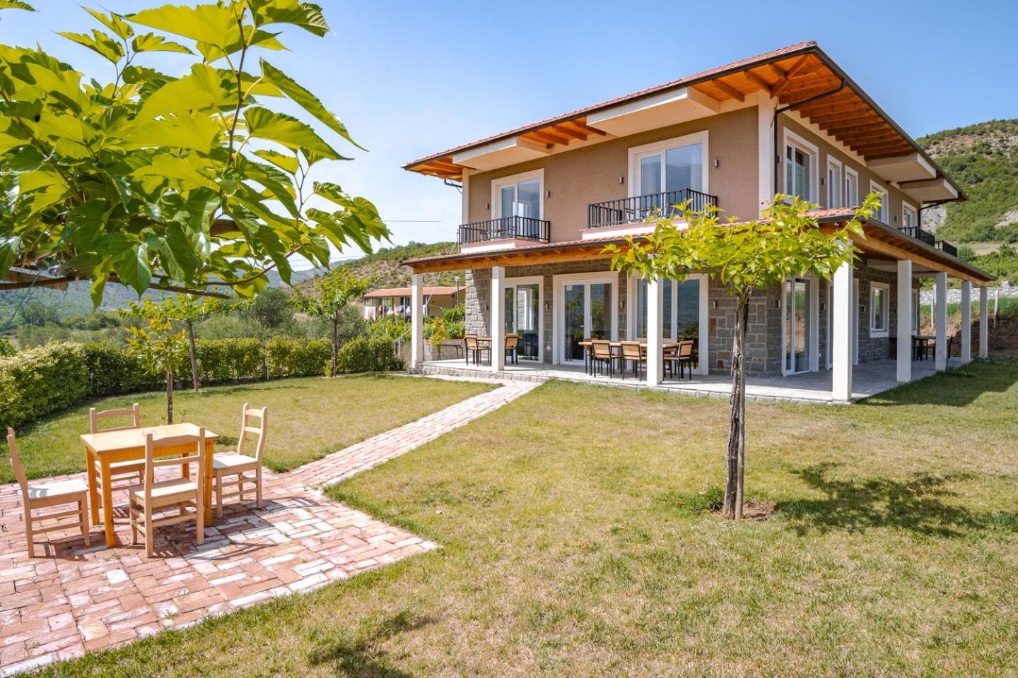 Bujtina Lumo & Pool Villa Përmet Екстериор снимка